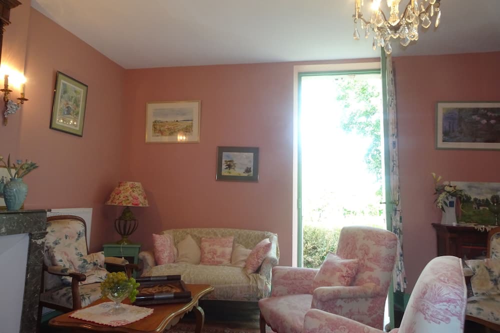 Photo of Livingroom in Sainte-Maure-de-Peyriac
