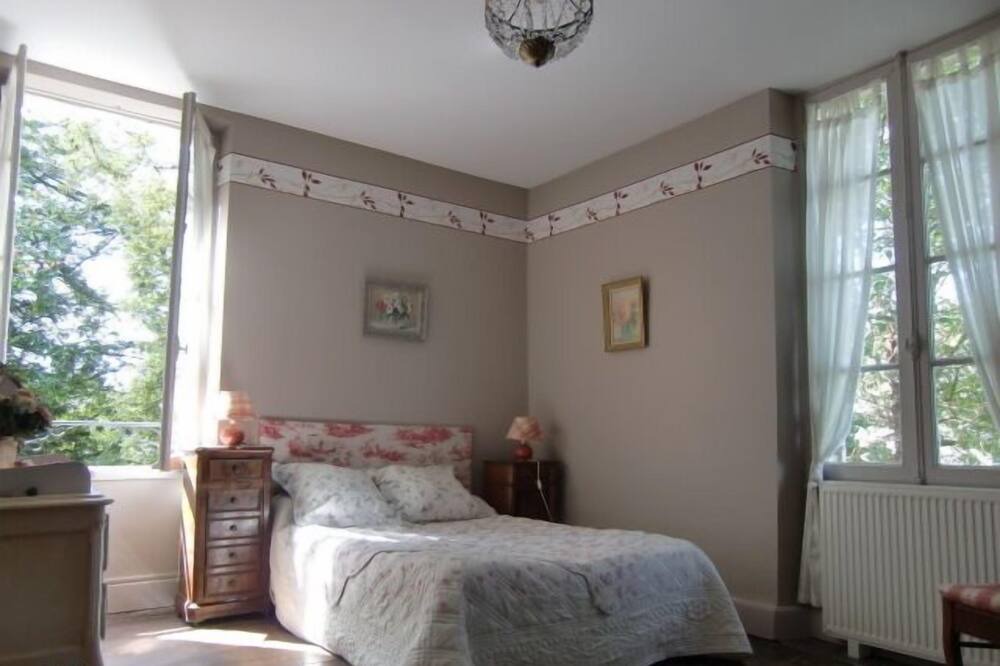 Photo of Bedroom in Sainte-Maure-de-Peyriac