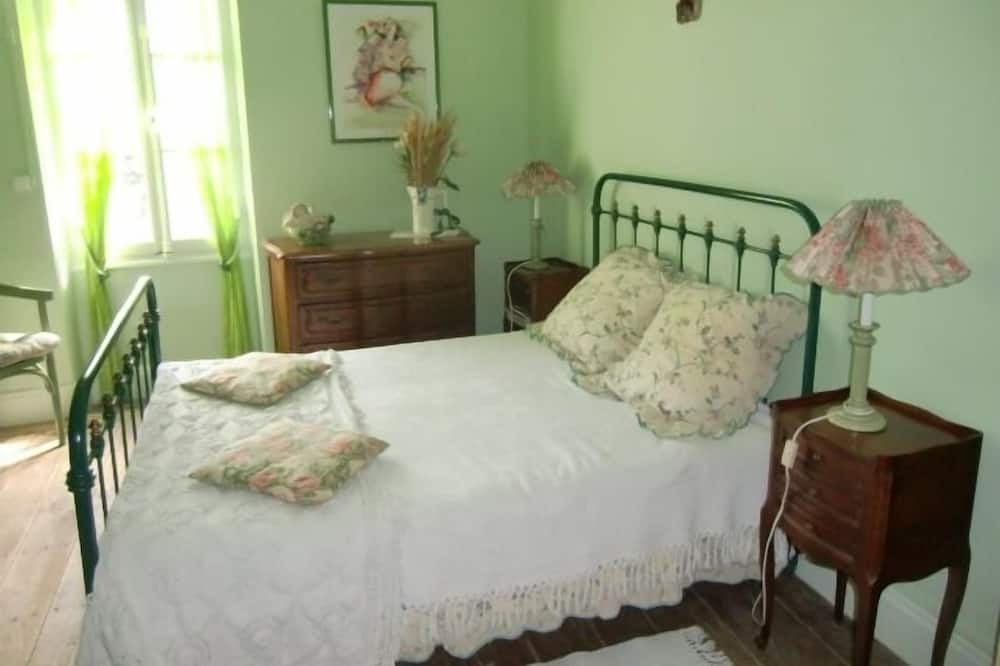Photo of Bedroom in Sainte-Maure-de-Peyriac