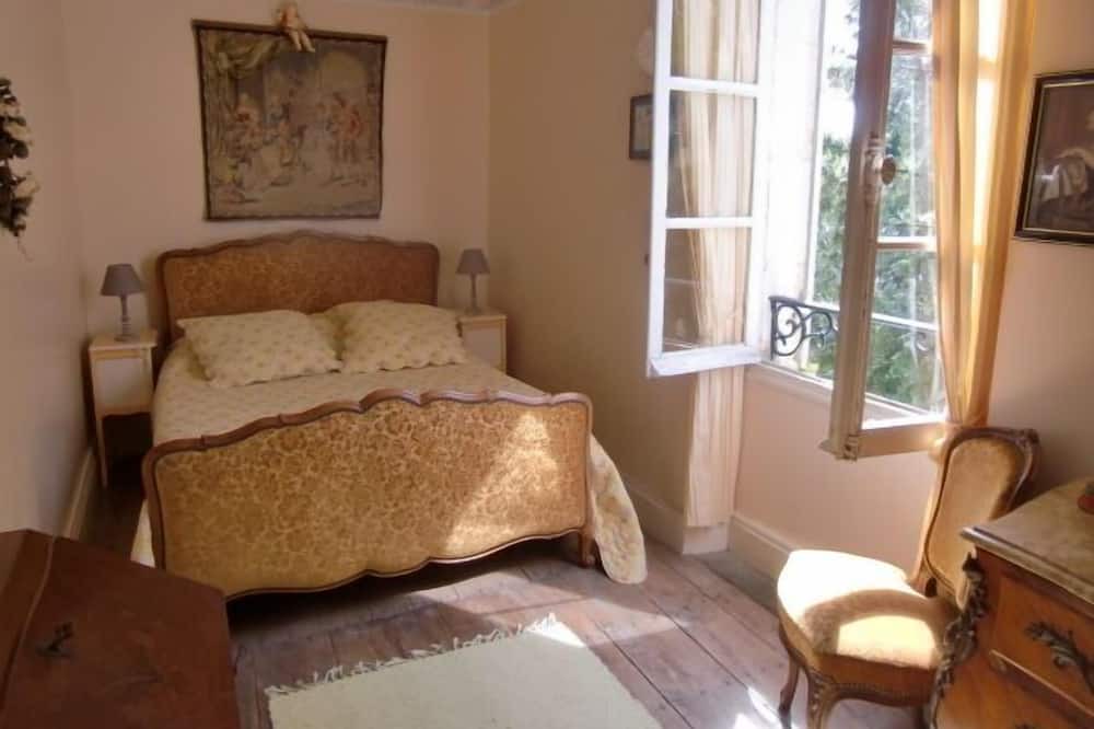 Photo of Bedroom in Sainte-Maure-de-Peyriac