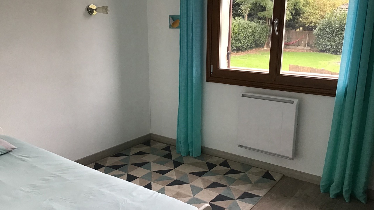 Photo of Bedroom in Saint-Medard-d'Eyrans