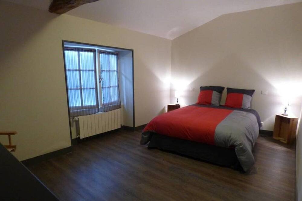Photo of Bedroom in Saint-Fort-sur-le-Ne
