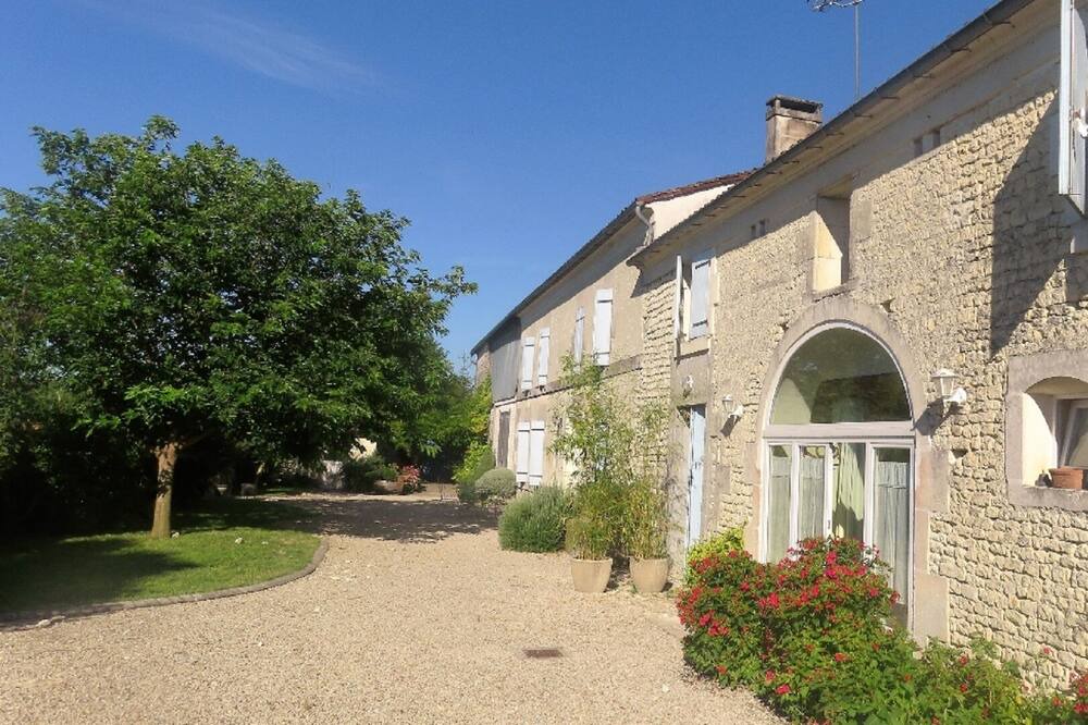 Photo of Outdoor in Saint-Fort-sur-le-Ne