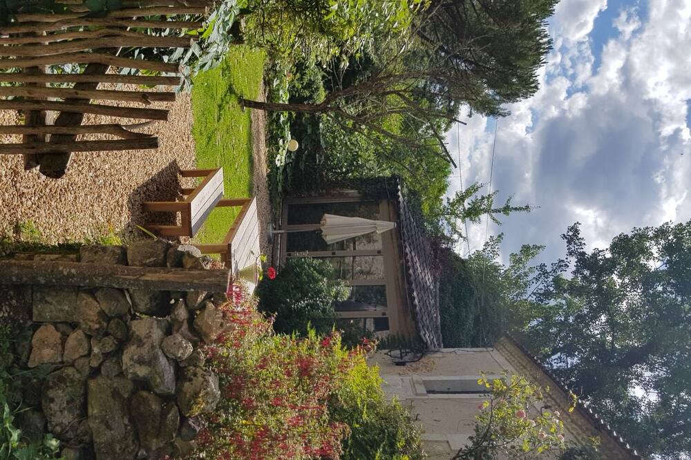 Photo of Outdoor in Issac