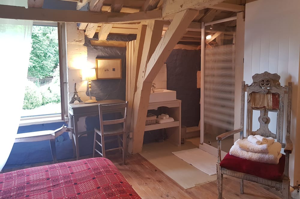 Photo of Bedroom in Issac