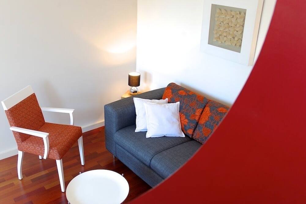 Photo of Livingroom in Hotel de Ville - Quinconces