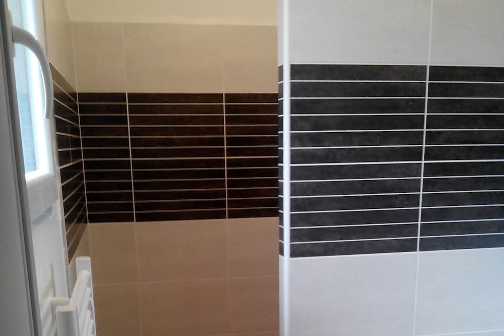 Photo of Bathroom in Ambares-et-Lagrave