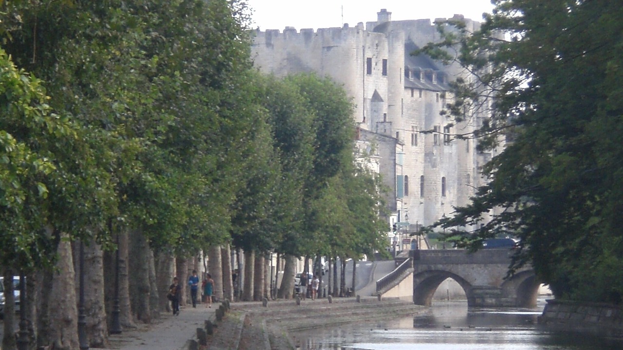 Photo of Others in Vallans