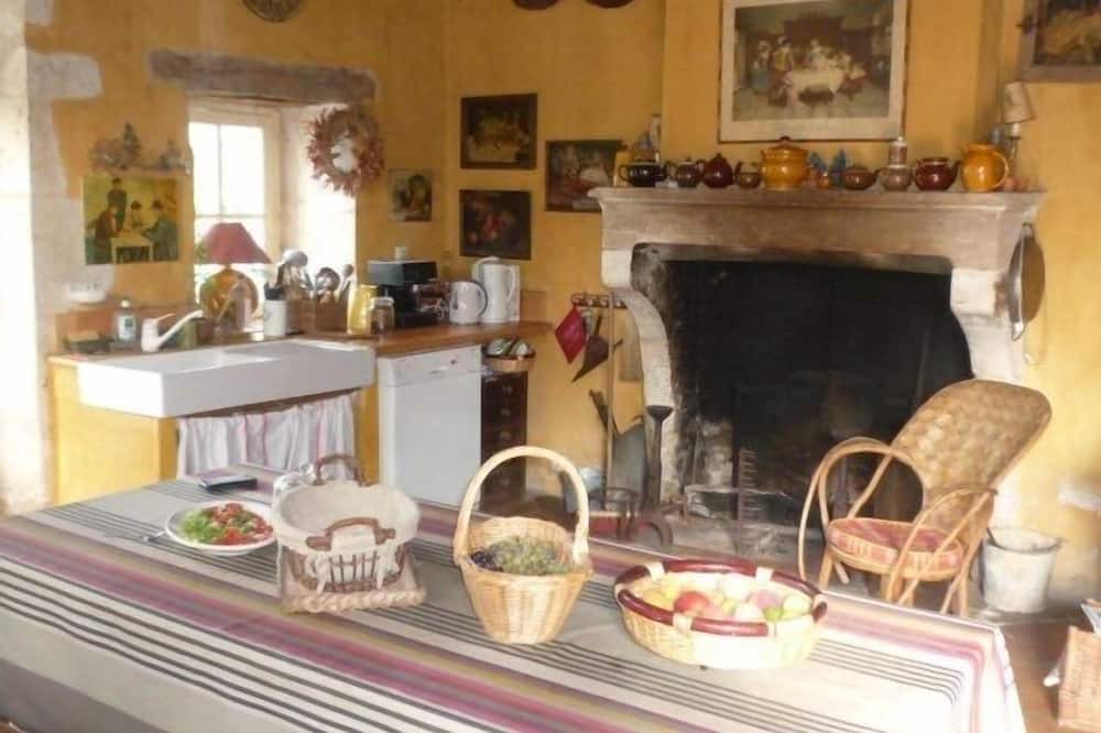 Photo of Others in Duras