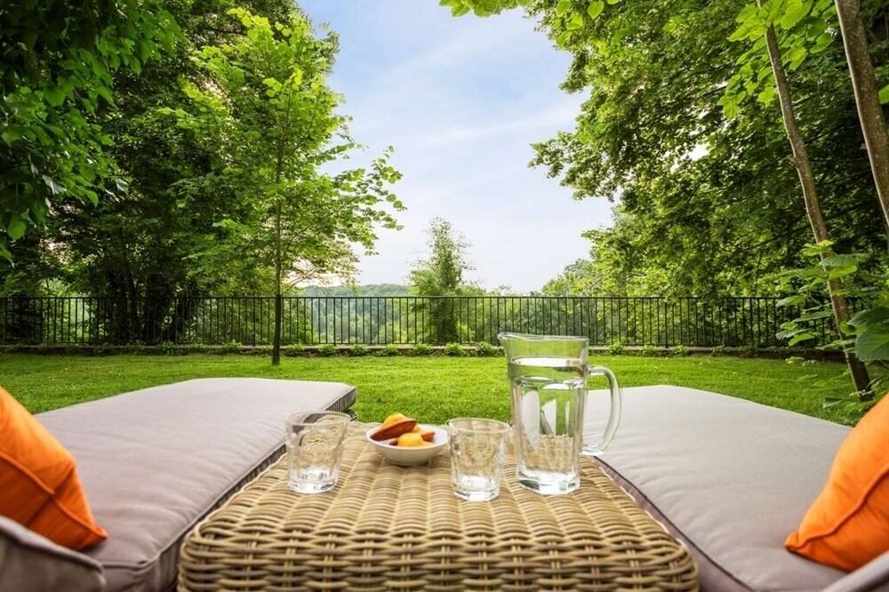 Photo of Patio Balcony in Saint-Aubin-de-Cadelech