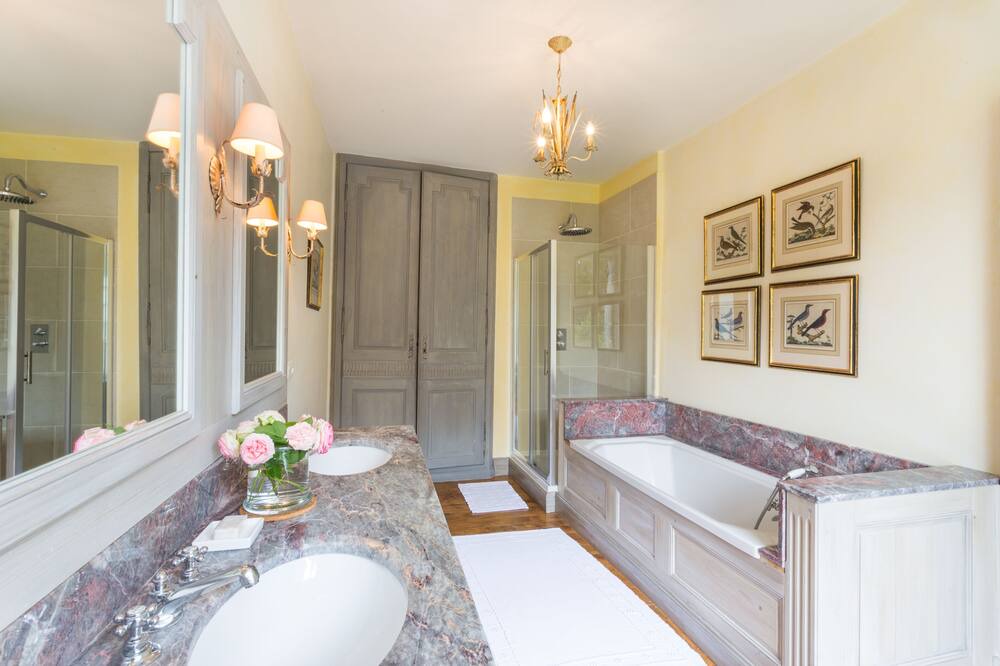 Photo of Bathroom in Saint-Aubin-de-Cadelech