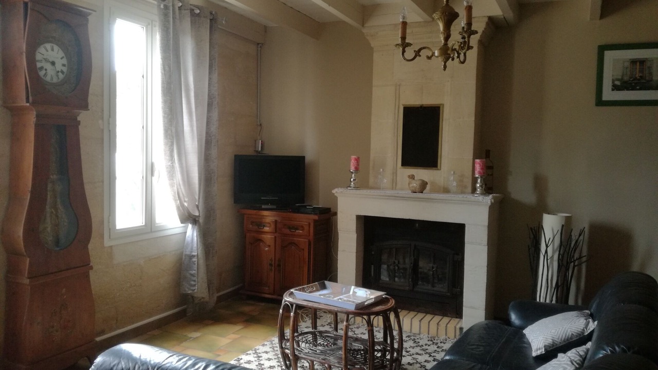Photo of Livingroom in Petit-Palais-et-Cornemps