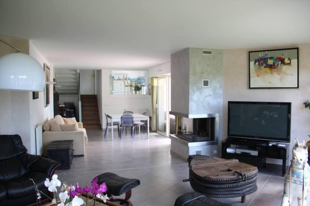 Photo of Livingroom in Bassussarry