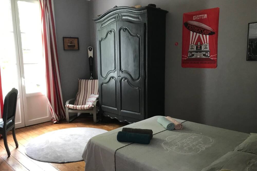 Photo of Bedroom in Talence