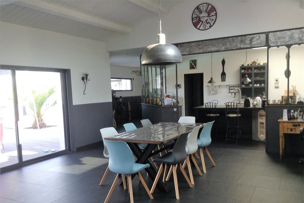 Photo of Kitchen in Montroy