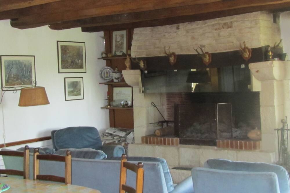 Photo of Livingroom in Moussais-la-Bataille