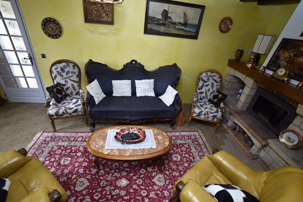 Photo of Livingroom in Poyanne