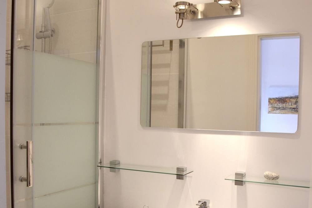 Photo of Bathroom in Montbron