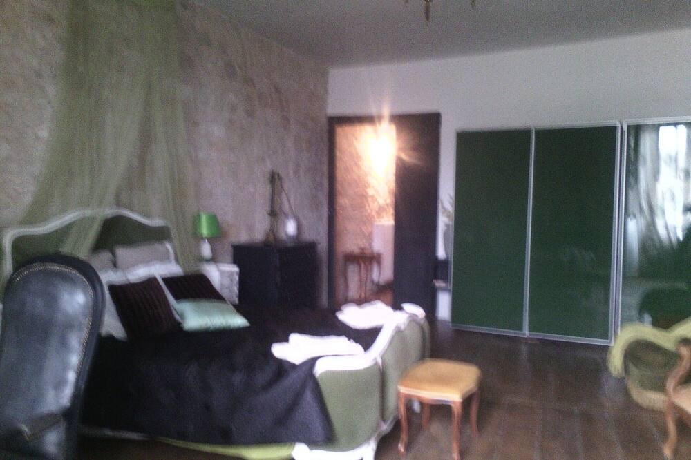 Photo of Bedroom in Excideuil