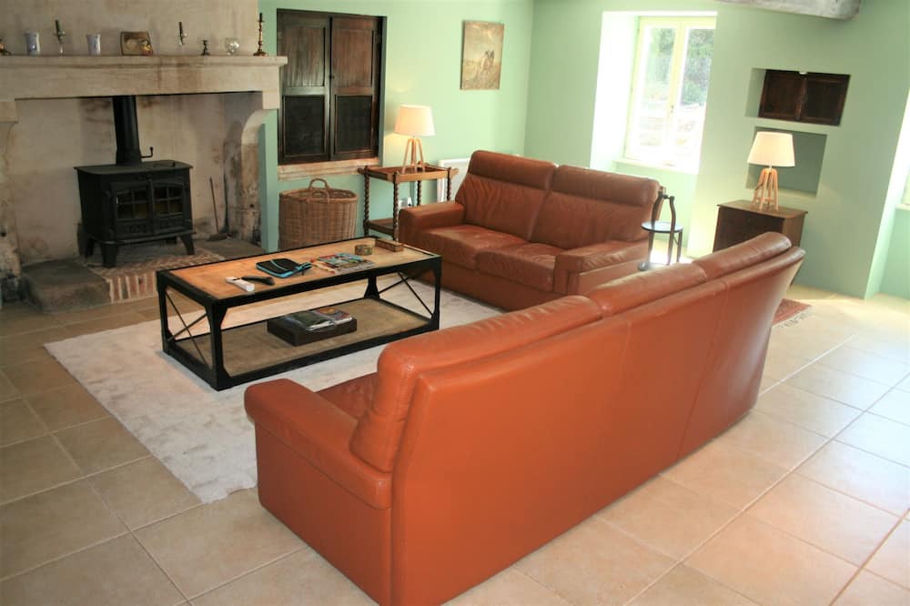 Photo of Livingroom in La Chapelle-Thireuil