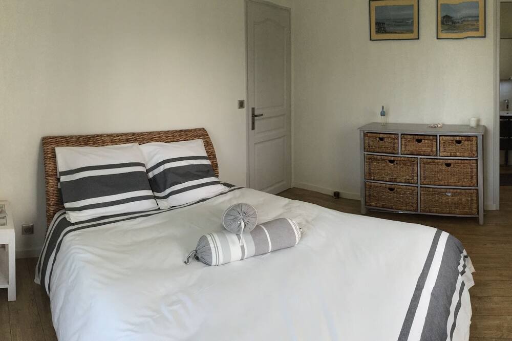 Photo of Bedroom in Biganos