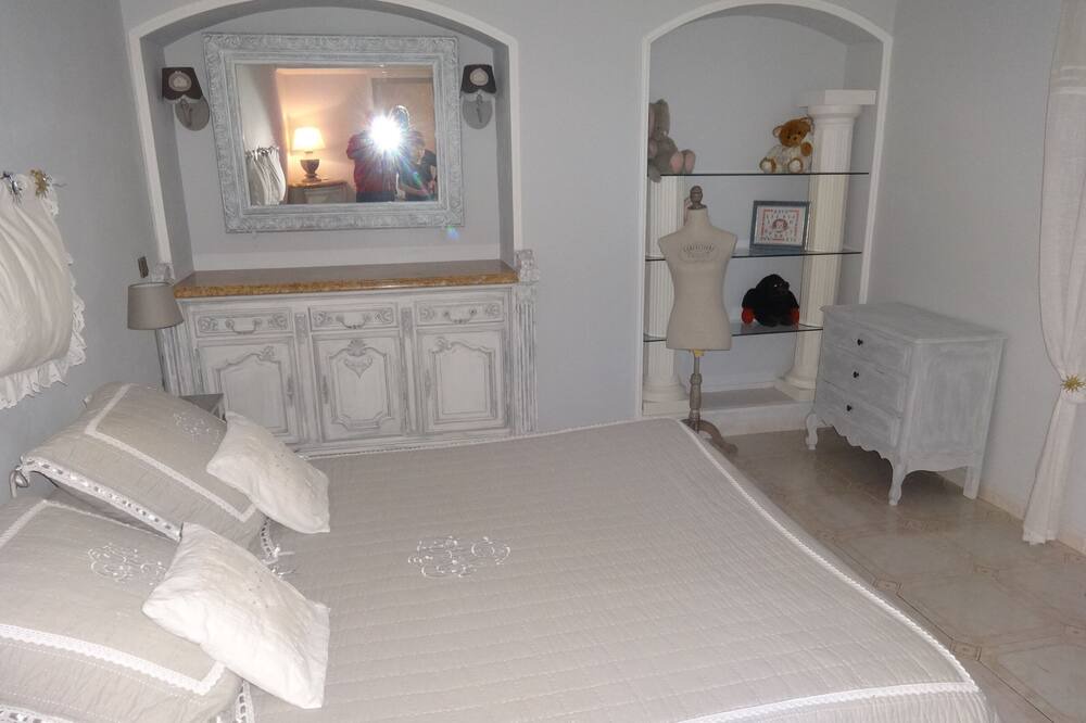 Photo of Bedroom in Forcalqueiret