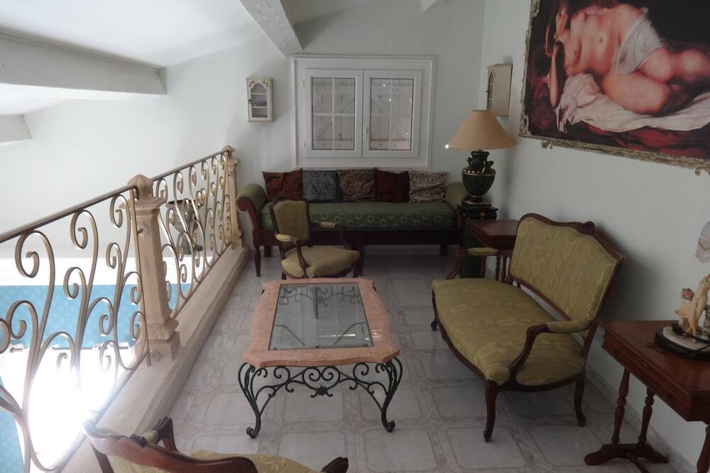 Photo of Livingroom in Forcalqueiret