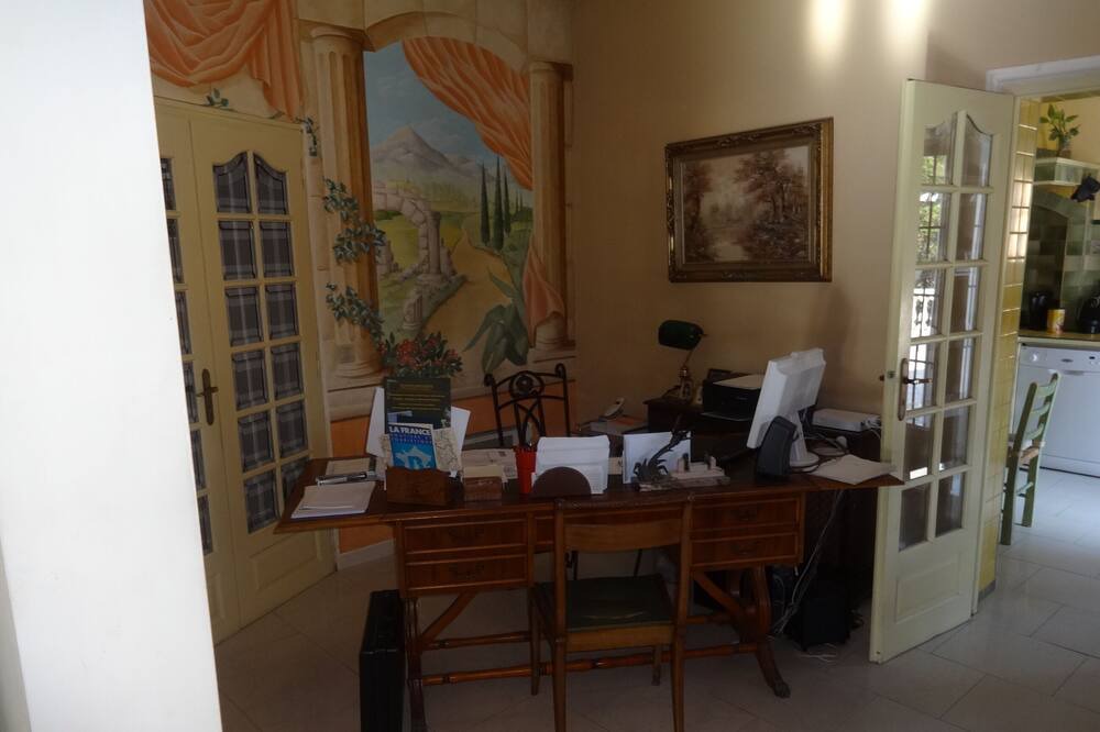 Photo of Livingroom in Forcalqueiret