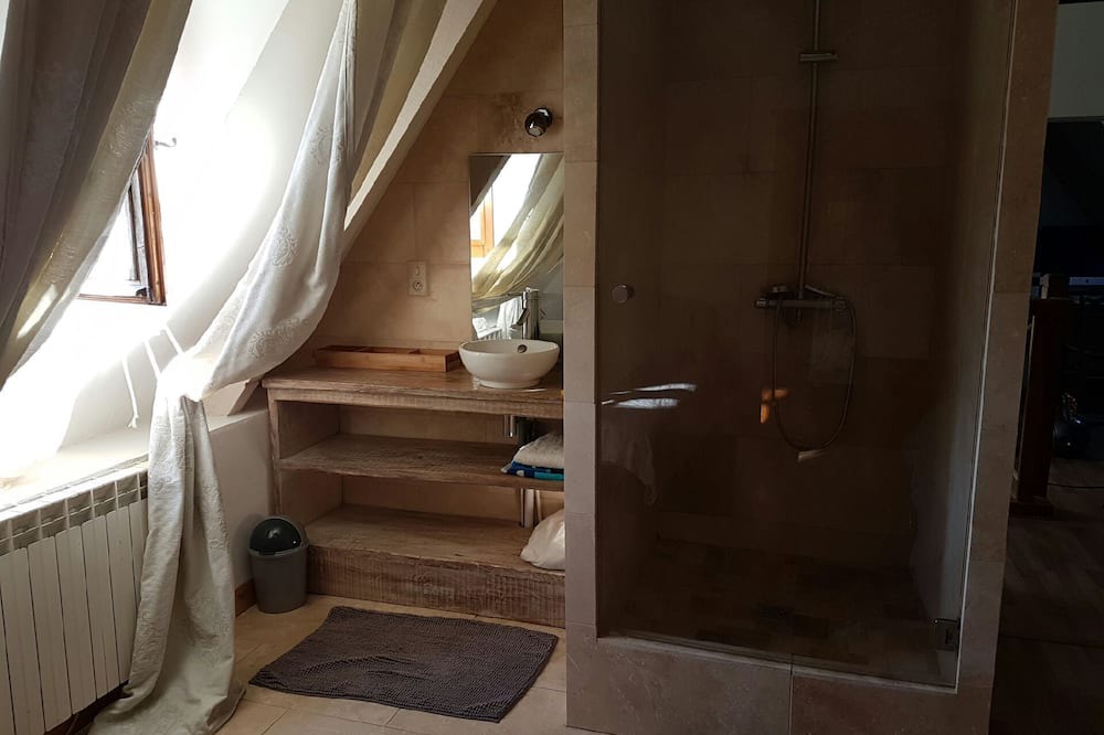 Photo of Bathroom in Saint-Amand-de-Coly