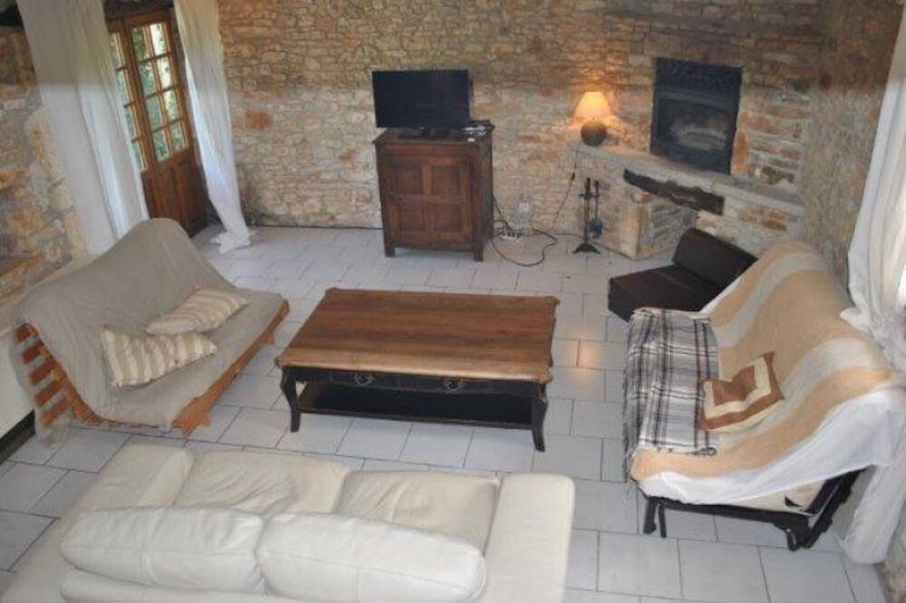 Photo of Livingroom in Saint-Amand-de-Coly
