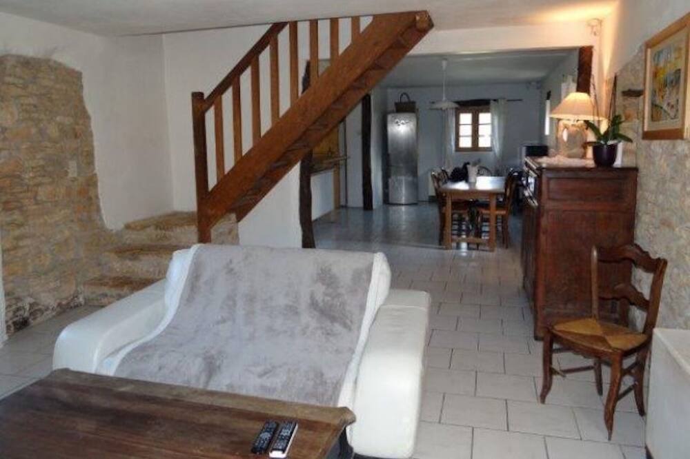 Photo of Livingroom in Saint-Amand-de-Coly