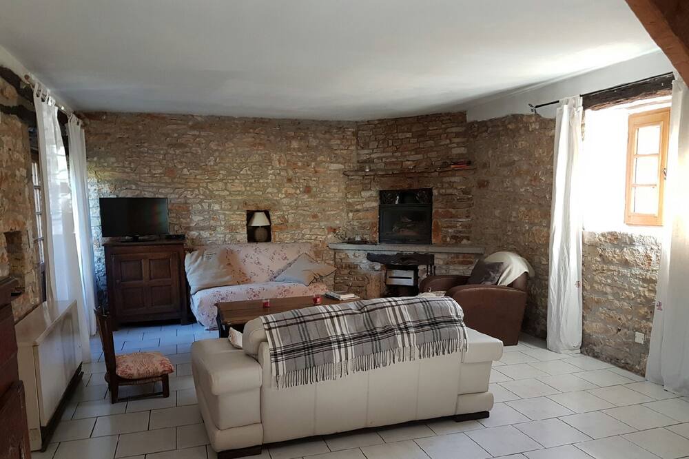 Photo of Livingroom in Saint-Amand-de-Coly