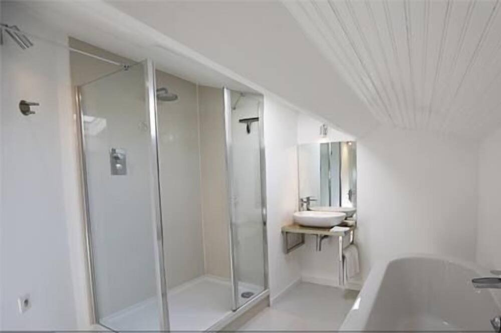 Photo of Bathroom in Sauveterre-De-Guyenne