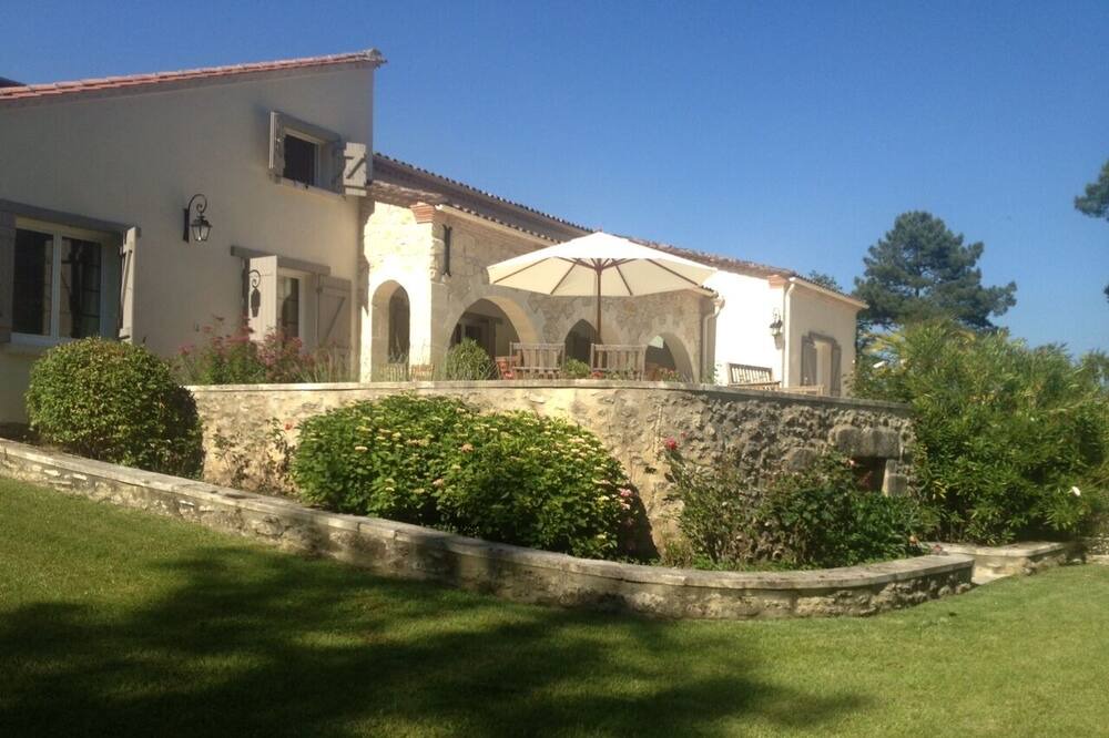Photo of Outdoor in Sauveterre-De-Guyenne