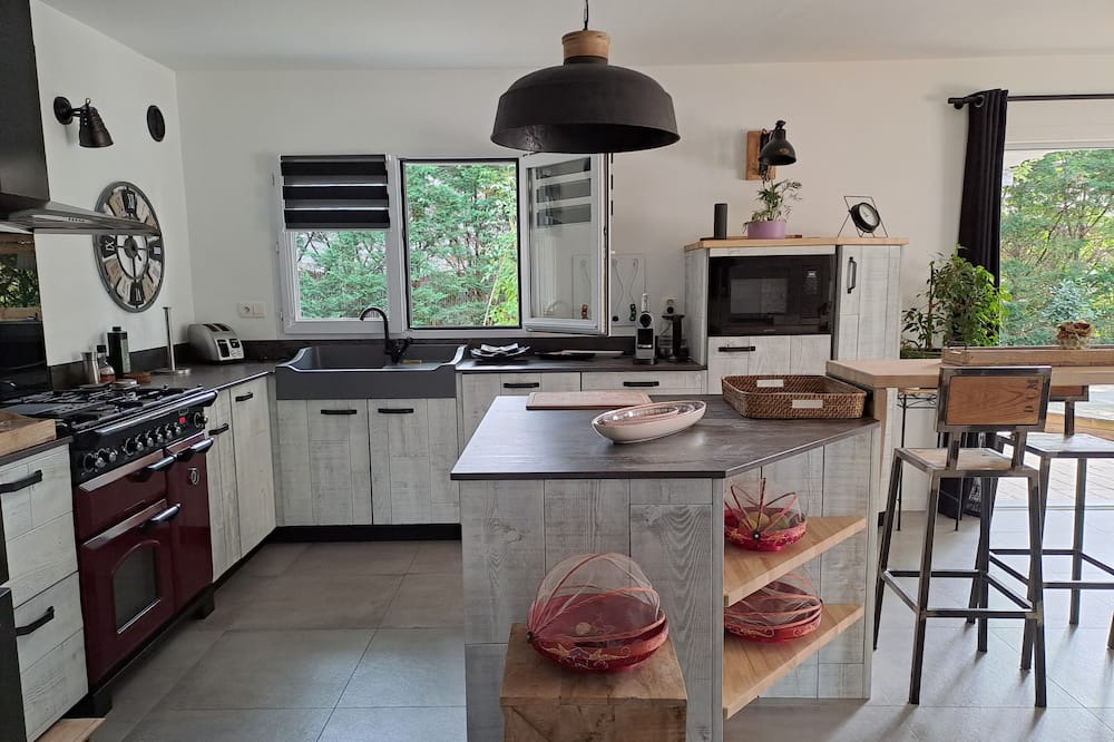Photo of Kitchen in Saint-Jean-d'Illac