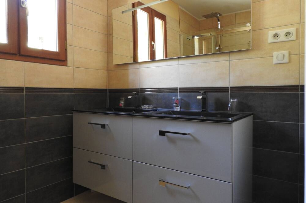 Photo of Bathroom in Tursac