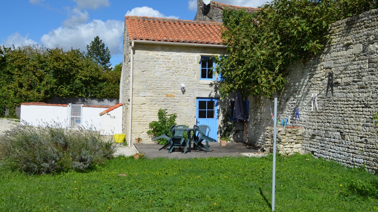 Photo of Outdoor in Villeneuve-la-Comtesse