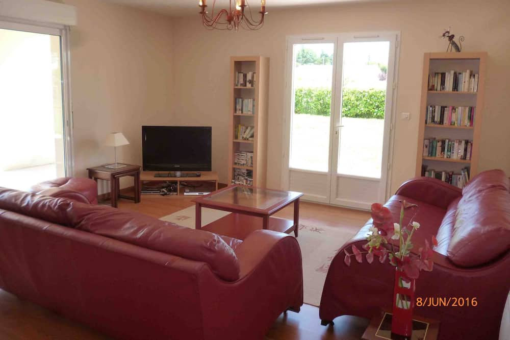 Photo of Livingroom in Mortagne-sur-Gironde
