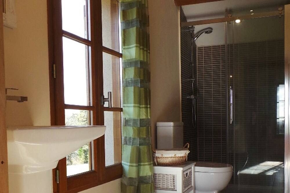 Photo of Bathroom in Varaignes