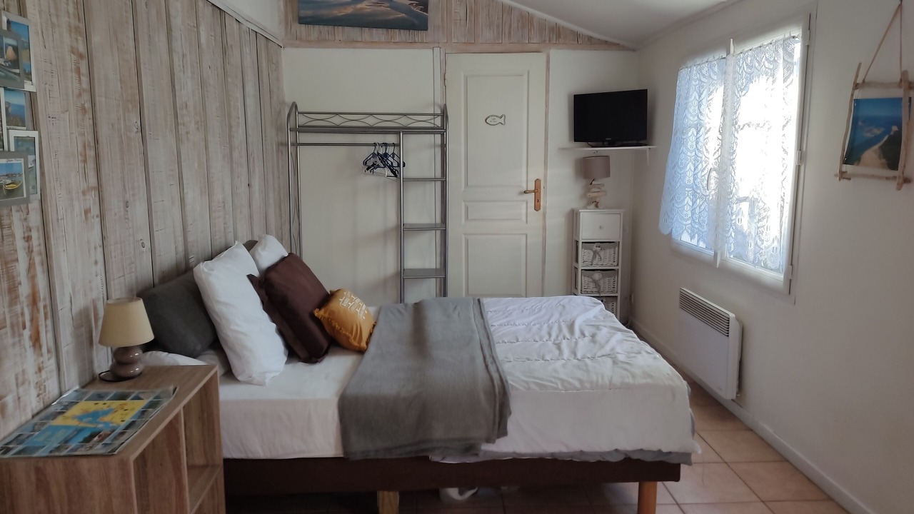 Photo of Bedroom in Gujan-Mestras
