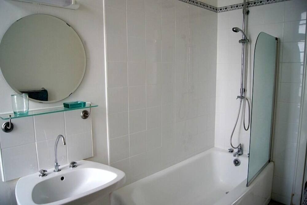 Photo of Bathroom in Capdrot