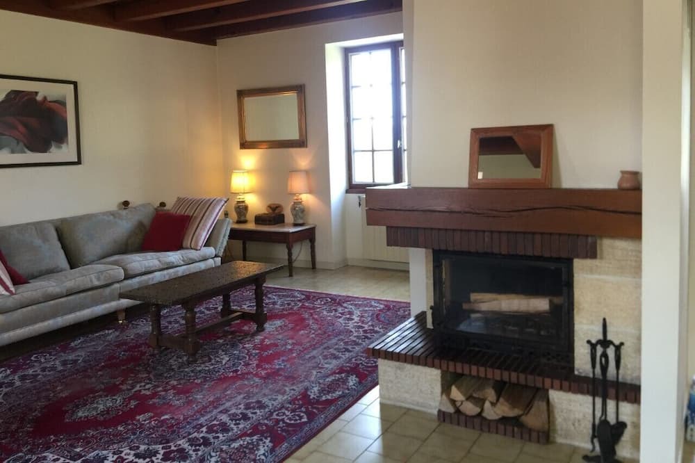 Photo of Livingroom in Les Adjots