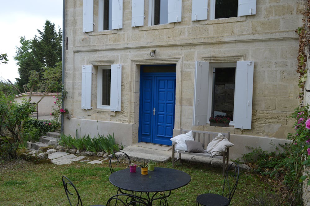 Photo of Patio Balcony in Naujan-et-Postiac