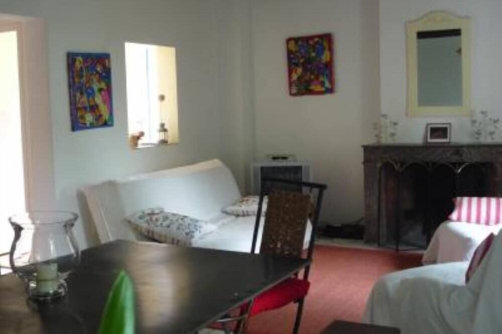 Photo of Livingroom in Naujan-et-Postiac