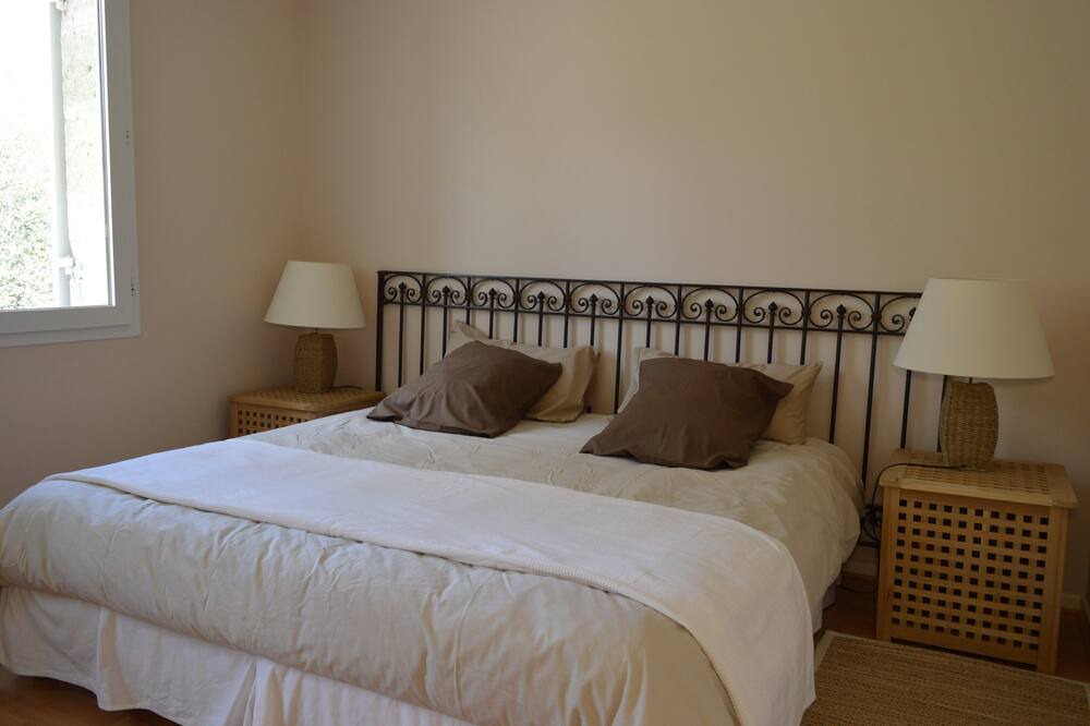 Photo of Bedroom in Naujan-et-Postiac