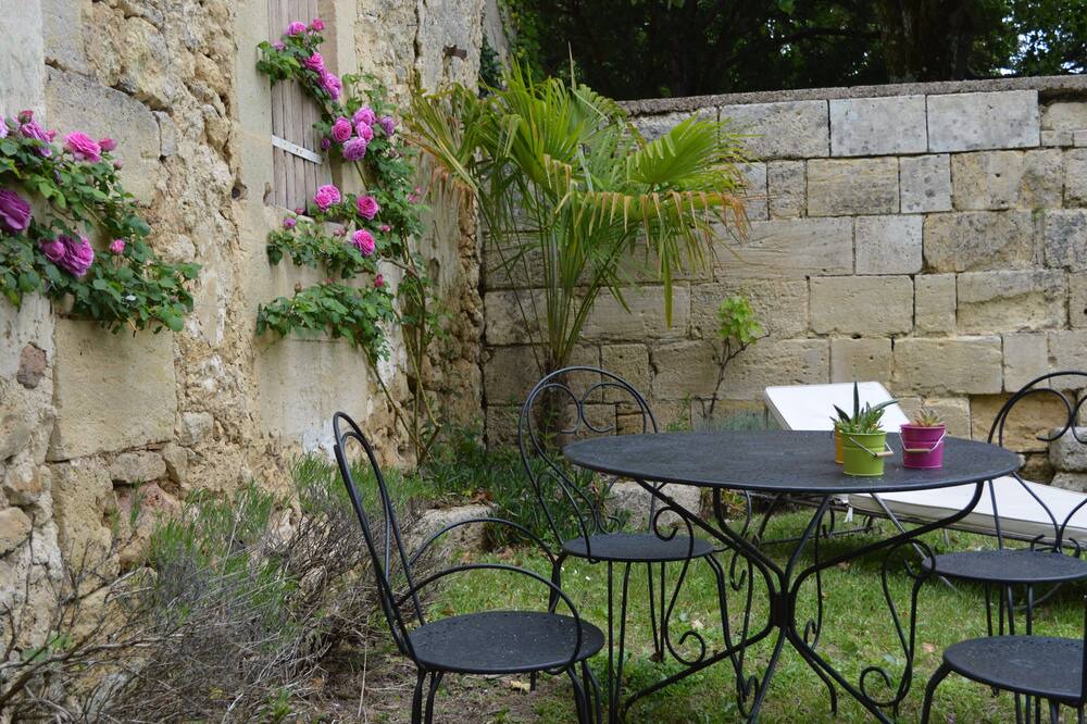 Photo of Patio Balcony in Naujan-et-Postiac