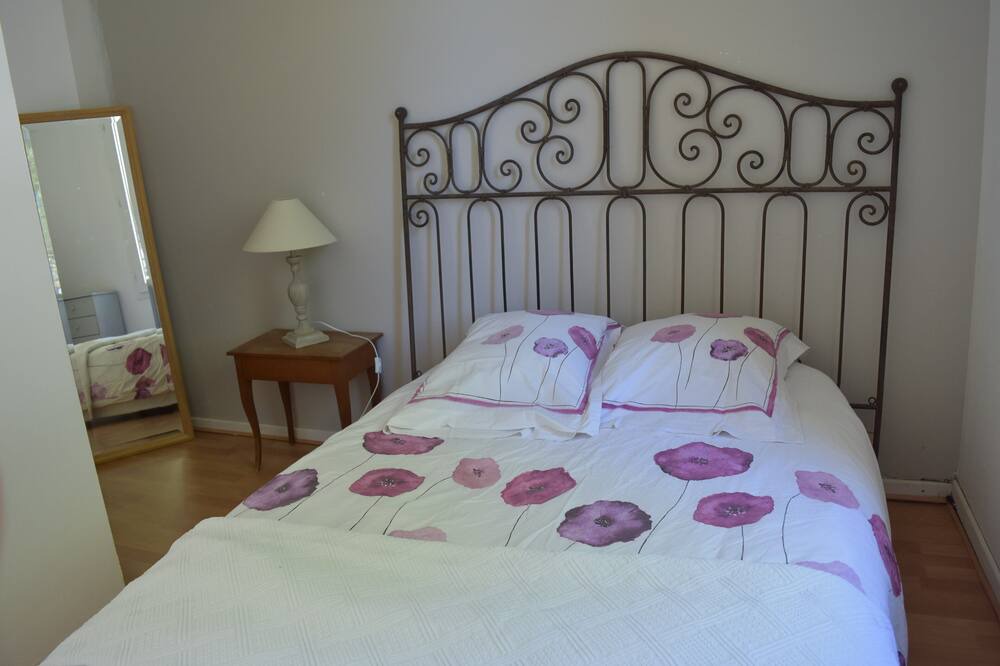 Photo of Bedroom in Naujan-et-Postiac