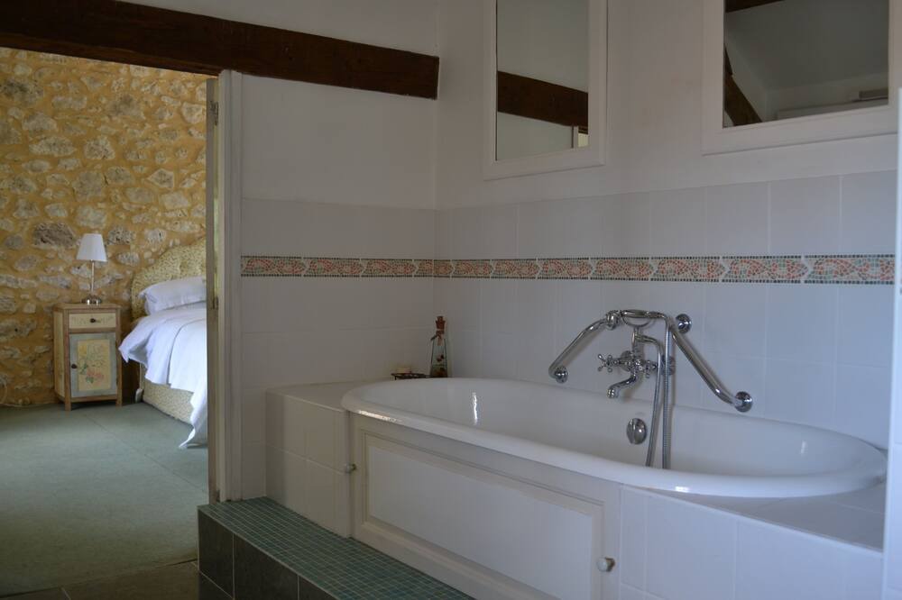 Photo of Bathroom in Monbazillac