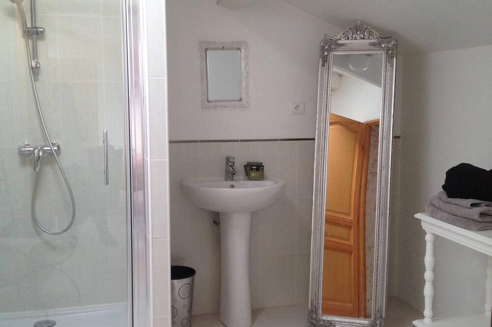 Photo of Bathroom in Cherac