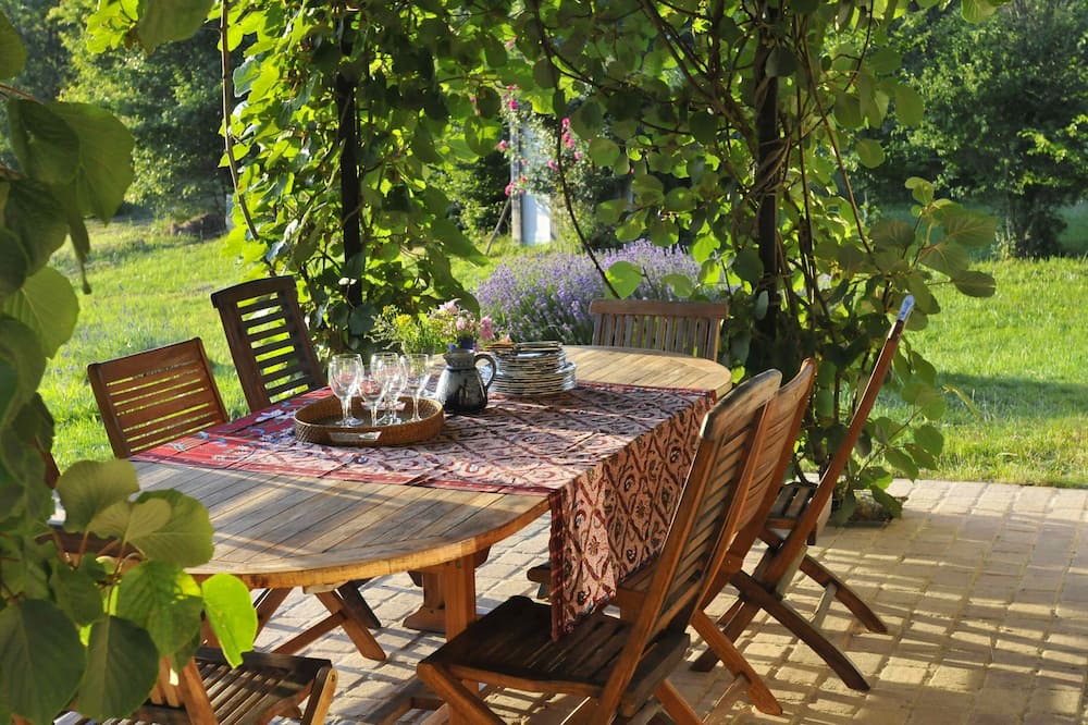 Photo of Patio Balcony in Saint-Front-sur-Nizonne